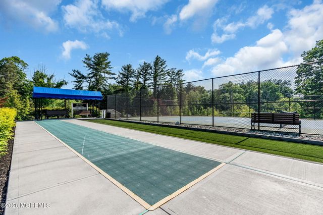 27 Flagstone Court, Freehold, NJ 07728