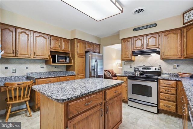 125 TRAMMEL, Falling Waters, WV 25419