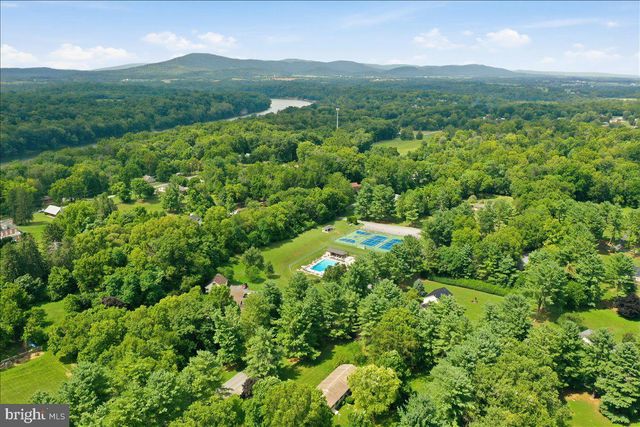 125 TRAMMEL, Falling Waters, WV 25419