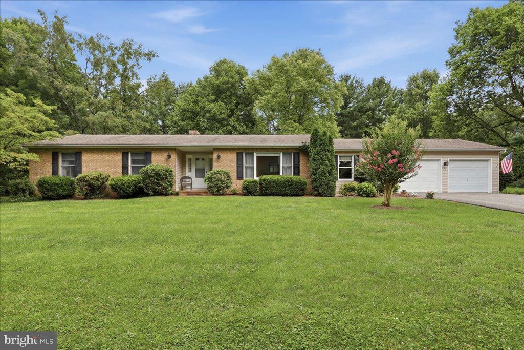 125 TRAMMEL, Falling Waters, WV 25419