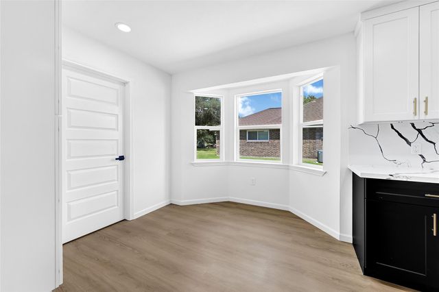 7114 Fox Run Drive, Angleton, TX 77515