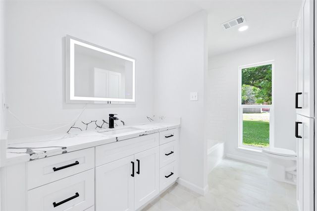 7114 Fox Run Drive, Angleton, TX 77515