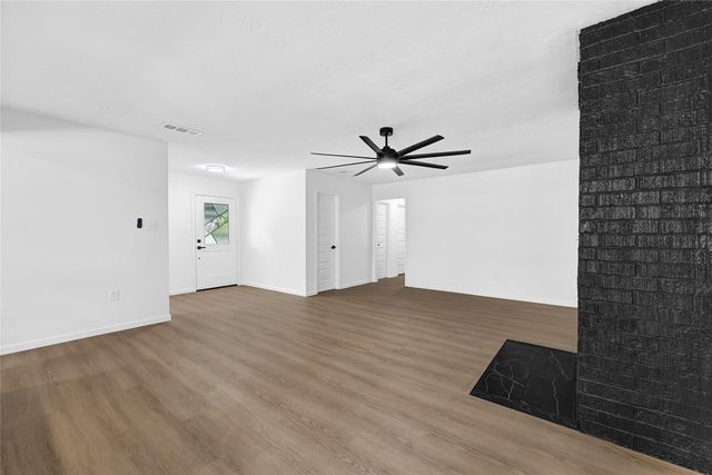 7114 Fox Run Drive, Angleton, TX 77515