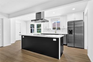 7114 Fox Run Drive, Angleton, TX 77515