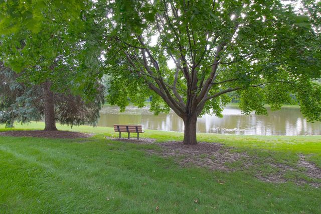 605 Pheasant Trail, St. Charles, IL 60174