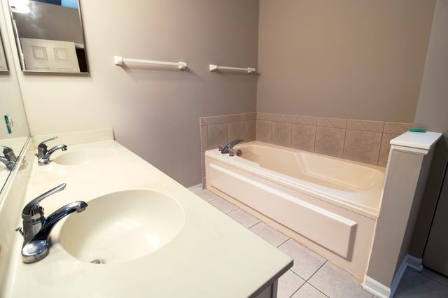 605 Pheasant Trail, St. Charles, IL 60174