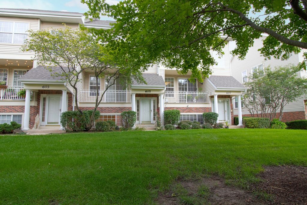 605 Pheasant Trail, St. Charles, IL 60174