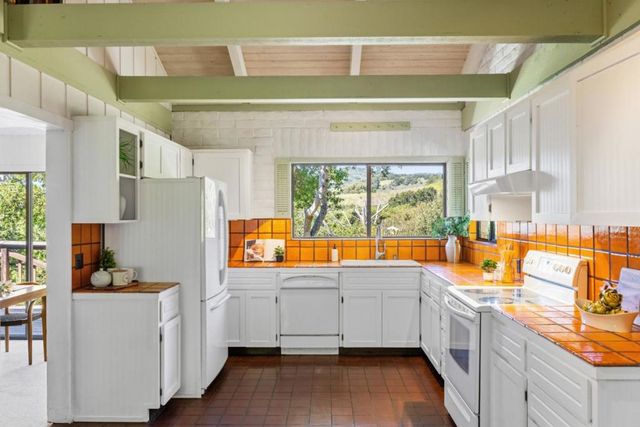 27460 Loma Del Rey, Carmel Valley, CA 93923