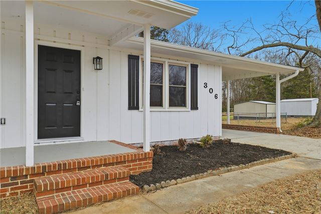 306 Bluefield Road, Starr, SC 29684