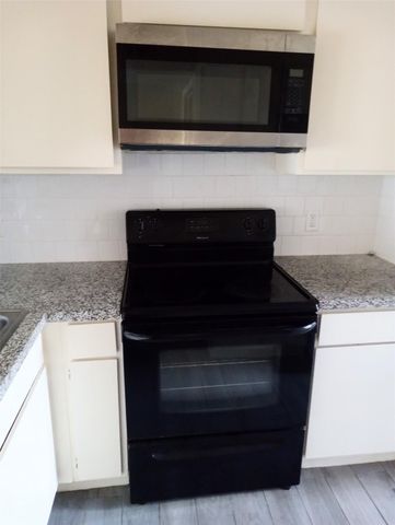 6633 W Airport Boulevard W 704, Houston, TX 77035