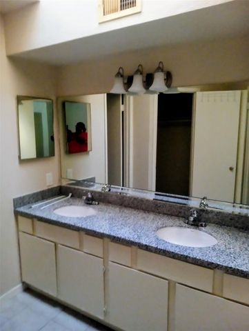 6633 W Airport Boulevard W 704, Houston, TX 77035