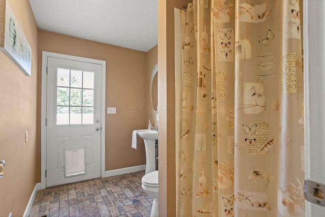 6338 Beaver Lake Drive, Grove City, OH 43123