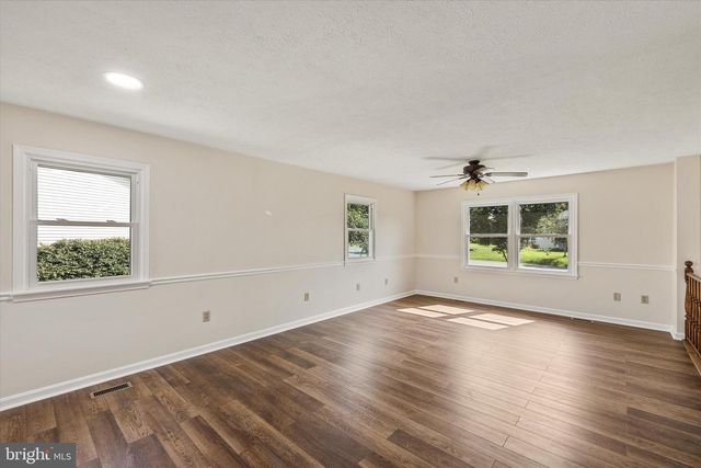 136 NIGHTINGALE AVE, Stephens City, VA 22655