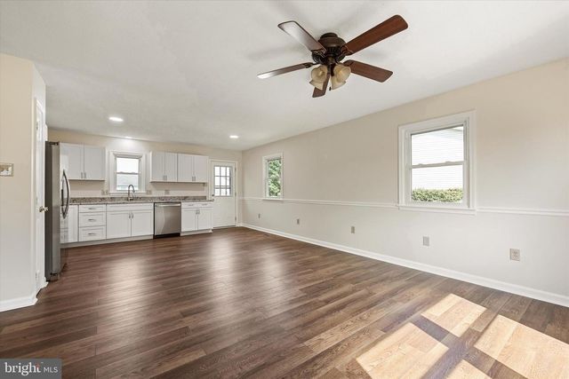 136 NIGHTINGALE AVE, Stephens City, VA 22655