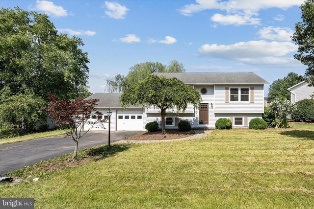 136 NIGHTINGALE AVE, Stephens City, VA 22655