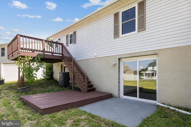 136 NIGHTINGALE AVE, Stephens City, VA 22655