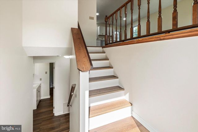 136 NIGHTINGALE AVE, Stephens City, VA 22655