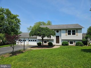 136 NIGHTINGALE AVE, Stephens City, VA 22655