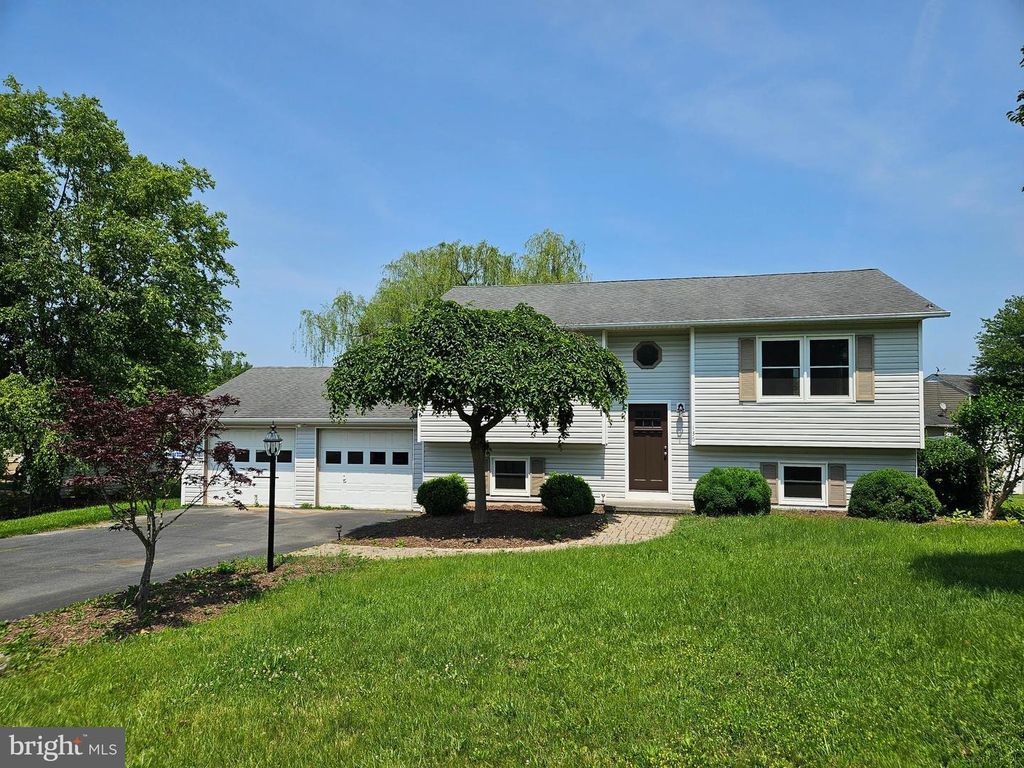 136 NIGHTINGALE AVE, Stephens City, VA 22655