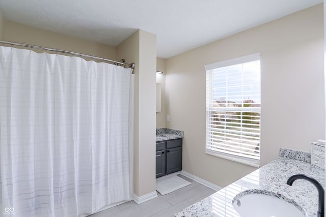 18042 Kinder Oak Drive, Noblesville, IN 46062