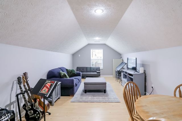 18042 Kinder Oak Drive, Noblesville, IN 46062