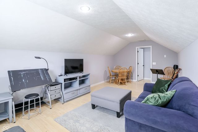 18042 Kinder Oak Drive, Noblesville, IN 46062