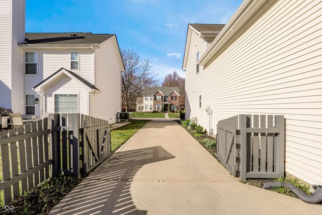 18042 Kinder Oak Drive, Noblesville, IN 46062