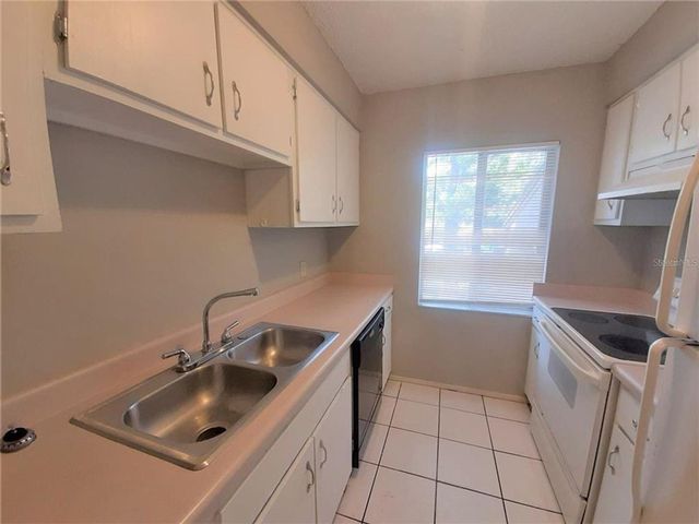 7600 ABBEY LANE C, Tampa, FL 33617