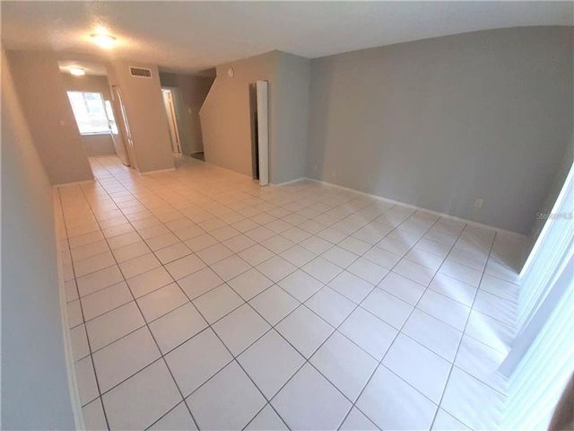 7600 ABBEY LANE C, Tampa, FL 33617