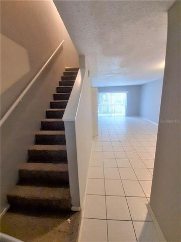 7600 ABBEY LANE C, Tampa, FL 33617