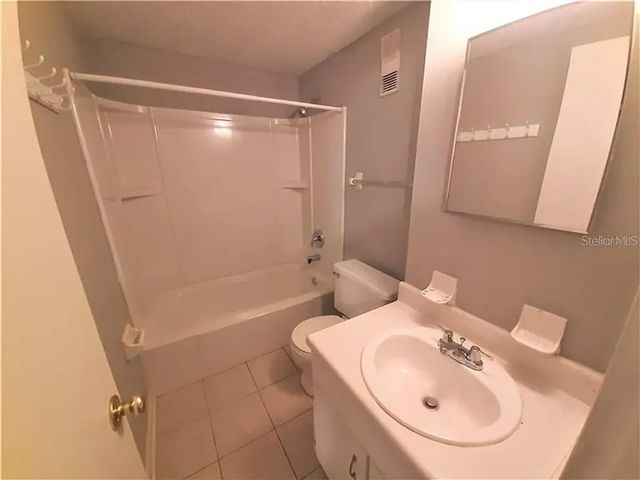 7600 ABBEY LANE C, Tampa, FL 33617
