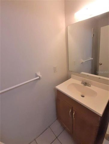 7600 ABBEY LANE C, Tampa, FL 33617