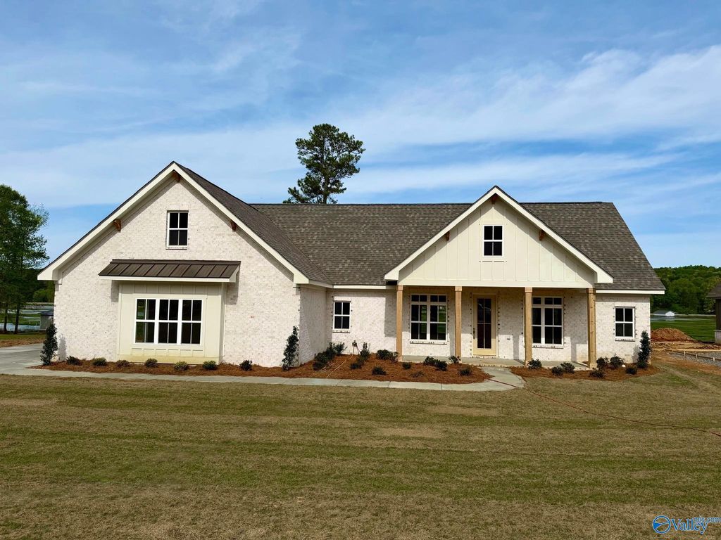 372 Lake Creek Drive, Guntersville, AL 35976