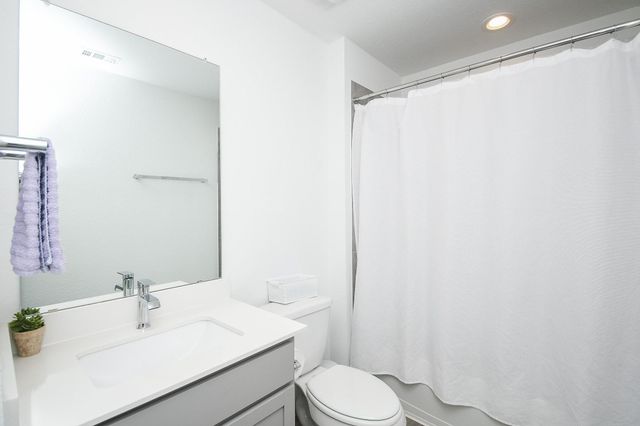 210 Dusty Bridle Lane, Rosharon, TX 77583