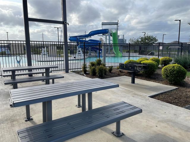 210 Dusty Bridle Lane, Rosharon, TX 77583