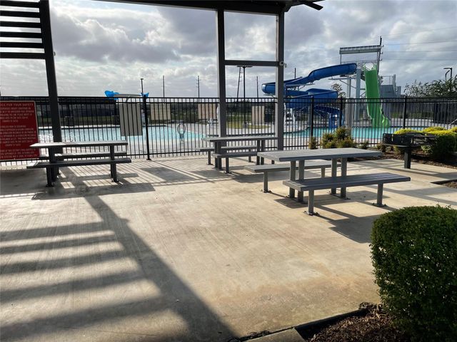 210 Dusty Bridle Lane, Rosharon, TX 77583