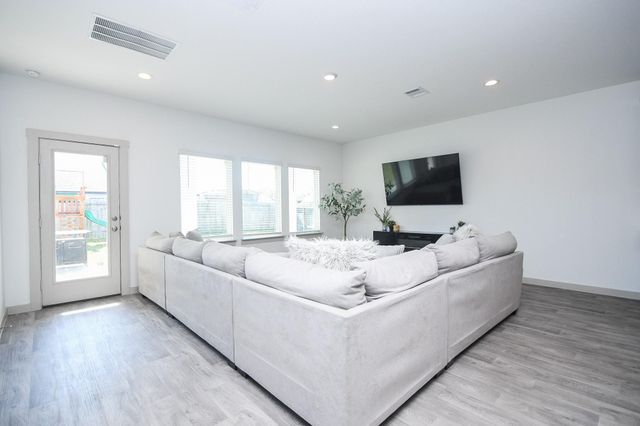 210 Dusty Bridle Lane, Rosharon, TX 77583