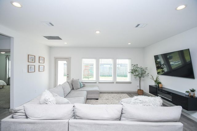 210 Dusty Bridle Lane, Rosharon, TX 77583