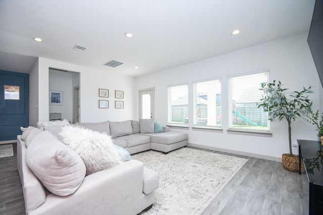 210 Dusty Bridle Lane, Rosharon, TX 77583