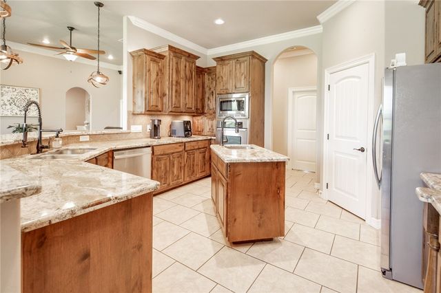 17295 Saddle Creek Drive, College Station, TX 77845