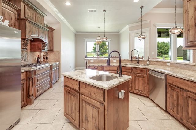17295 Saddle Creek Drive, College Station, TX 77845