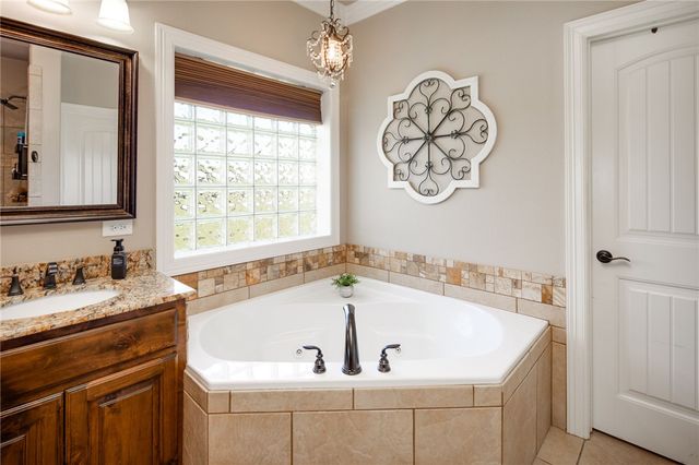 17295 Saddle Creek Drive, College Station, TX 77845