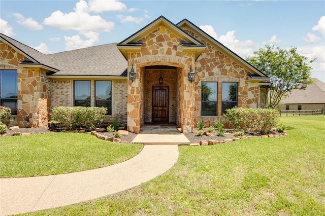 17295 Saddle Creek Drive, College Station, TX 77845