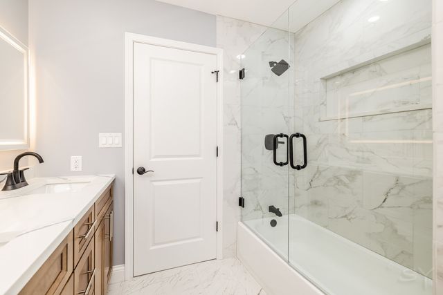 704 N Rose Farm Road, Woodstock, IL 60098