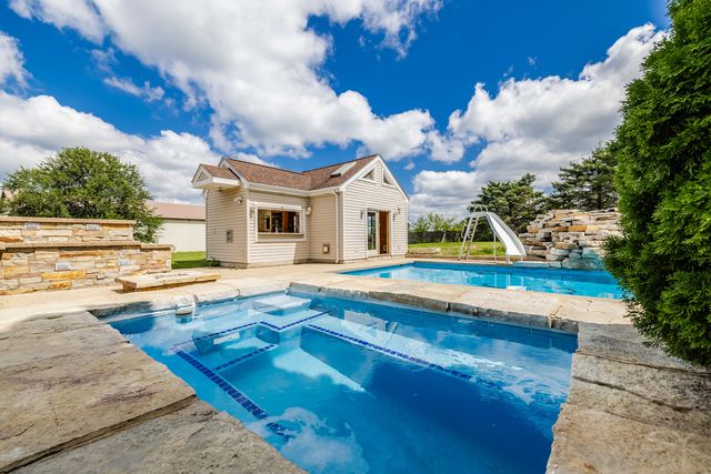 704 N Rose Farm Road, Woodstock, IL 60098