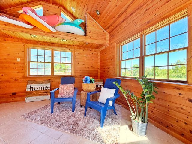 704 N Rose Farm Road, Woodstock, IL 60098
