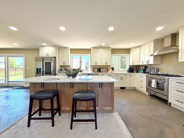 704 N Rose Farm Road, Woodstock, IL 60098