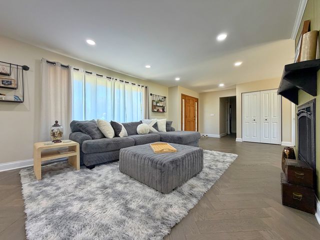 704 N Rose Farm Road, Woodstock, IL 60098