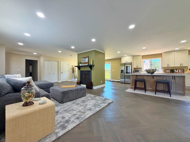 704 N Rose Farm Road, Woodstock, IL 60098