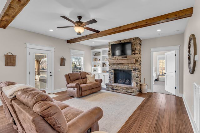 5574 Dowlen Rd, Cedar Hill, TN 37032